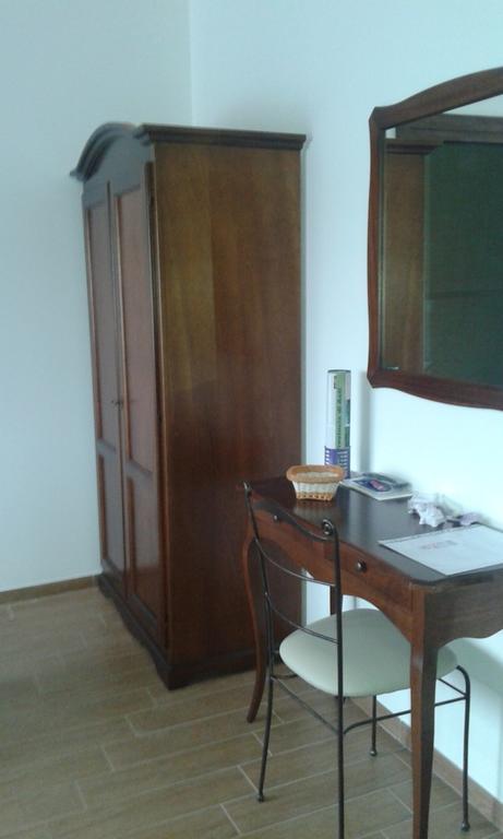 B&B La Coccarda CastellʼAlfero Pokoj fotografie